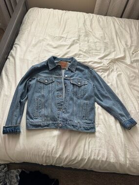 Levi's Medium Blue Denim Trucker Jacket